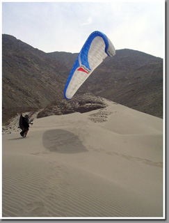 Paragliding at Playa Chipana between Tocopilla and Iquique, Atacama, Chile